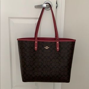 Coach tote bag in excellent used condition